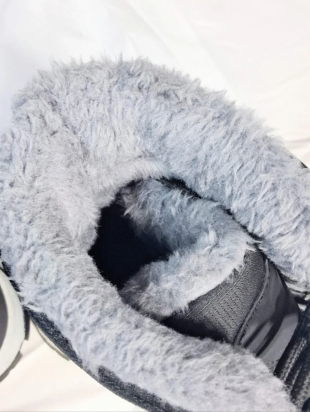 Women's Size 6/37 Mifawa Faux Fur Deep Tread Like New Snow Boots